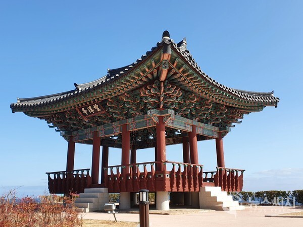 경북 울진군 근남면 산포리에 있는 망양정의 모습