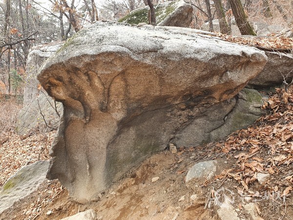거인 방자국 바위