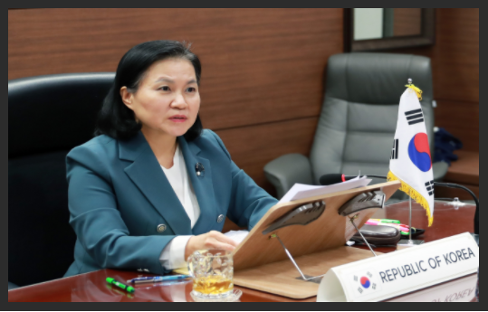 유명희 산업통상자원부 통상교섭본부장이 22일 서울 중구 대한상공회의소 영상회의실에서 열린 '오타와그룹 통상장관 화상회의'에 참석해 인사말을 하고 있다.(사진=산업통상자원부)