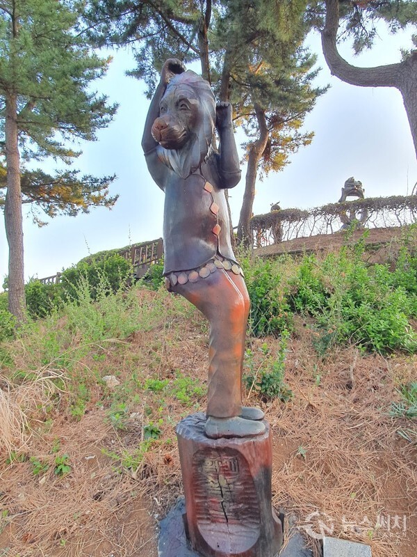이사부사자공원에 있는 웃는 사자상