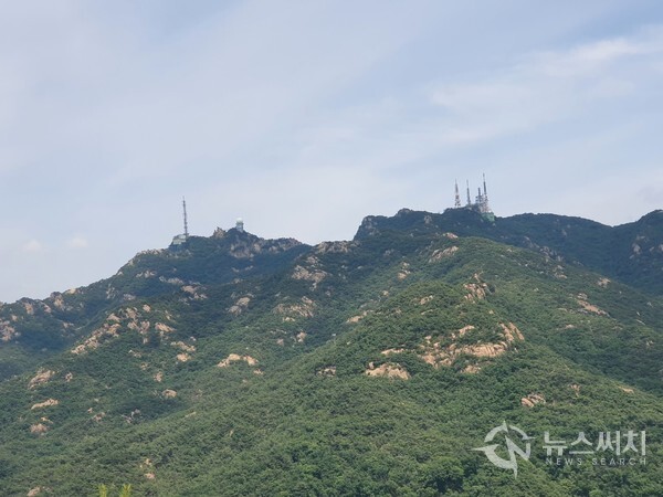 삼성산에서 바라본 관악산 연주대 정상