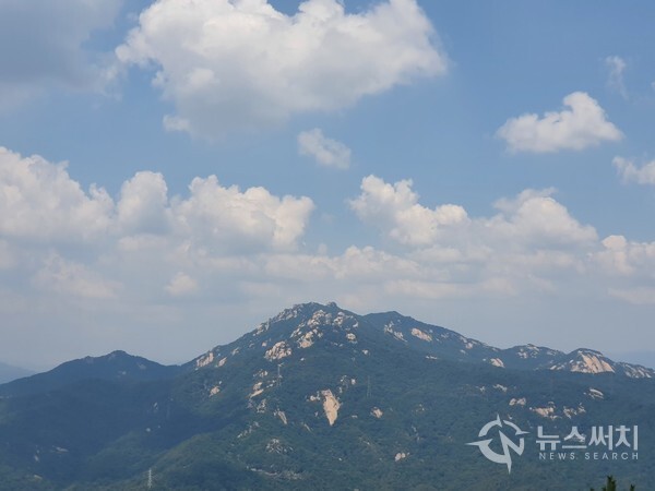 불암산에서 바라본 수락산