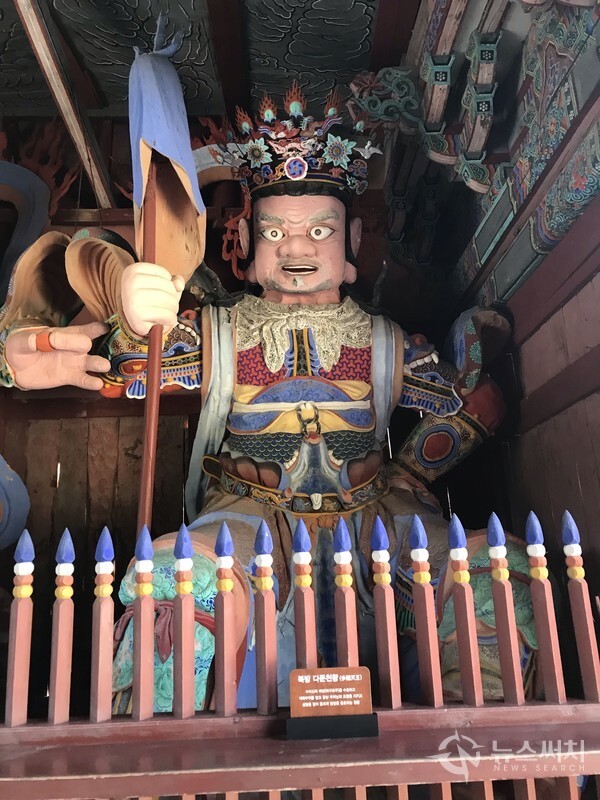 화엄사 사천왕 중 북방 다문천왕