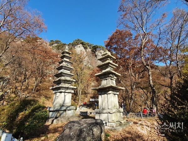 계룡산 남매탑