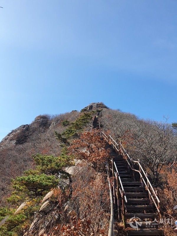 계룡산 관음봉 올라가는 계단