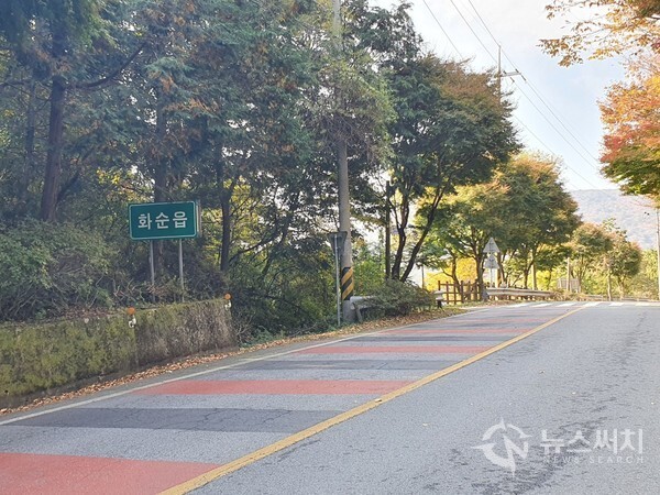둔병재. 무등산편백자연휴양림 정문에서 나와 7번 화순군도인 ‘안양산로’ 도로를 따라 오르막길을 올라가면 ‘둔병재’라는 고개가 나온다. ‘둔병재’는 임진왜란 당시 의병이 주둔했다고 하여 그러한 이름이 붙여졌다고 한다. ‘둔병재’를 기준으로 동쪽이 화순군 이서면 안심리이고, 서쪽이 화순읍 수만리이다. 