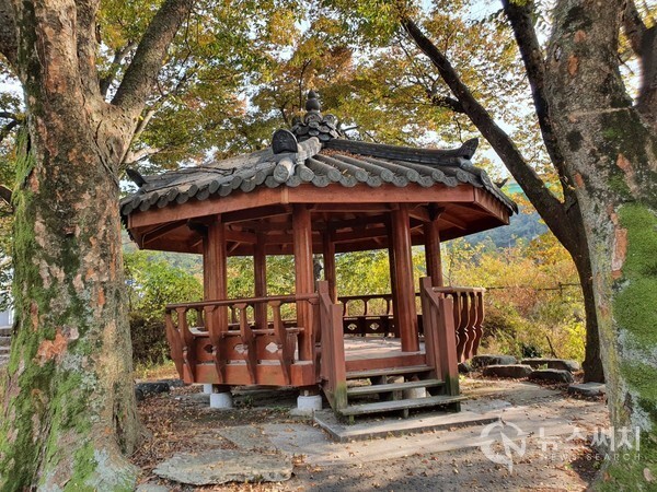 선교정 정자. 무돌길 제13길 용추계곡길은 광주광역시 동구 용연동과 선교동을 지나게 된다. ‘선교동’은 화순읍으로 가는 너릿재 인근으로 선교동 마을 입구에는 정자가 설치되어 있어 지나가는 나그네에게 쉼터를 제공하고 있다. 