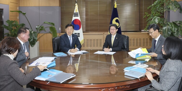 전북자치도, 금융위원장 만나 전북 금...