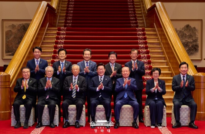 이재명 대통령, 민주당 상임고문과 오...