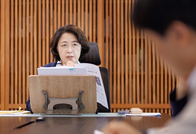 추미애 경기도지사, 인천 물류센터 화...